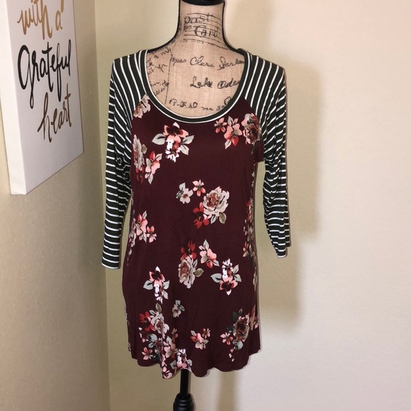 Tops - 🔴 🐣 3/4 Sleeve Tee